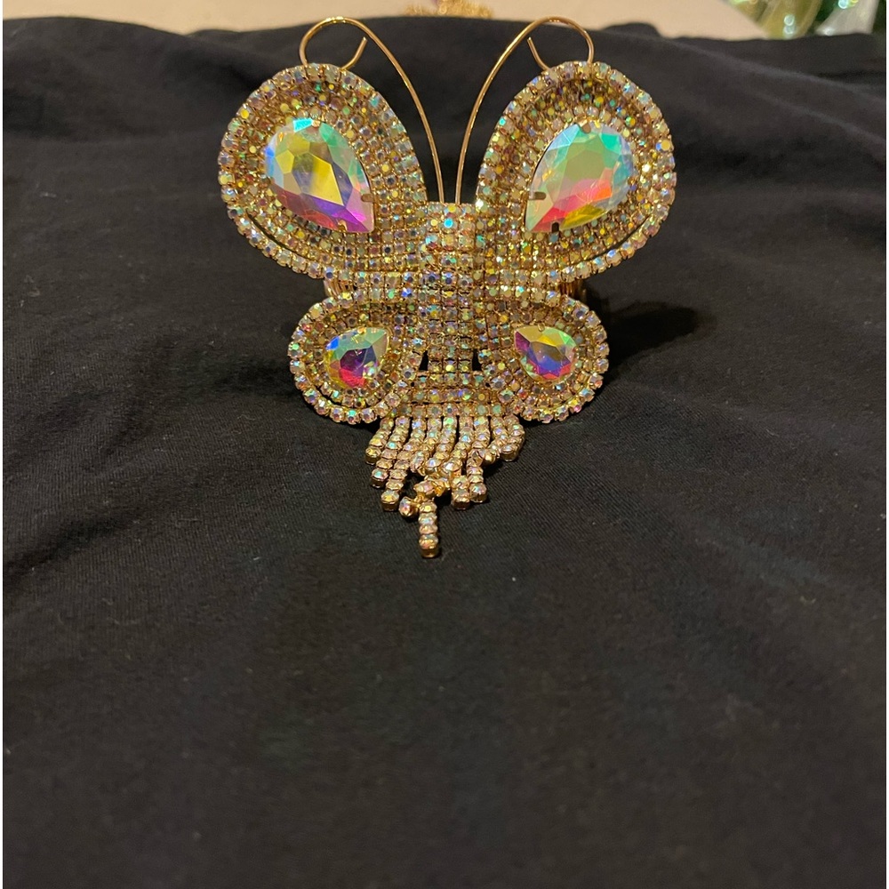 Butterfly cuff